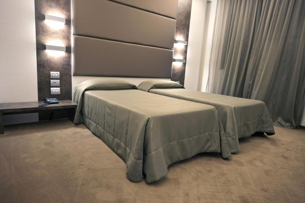 Albergo Dei Laghi Turate Bagian luar foto